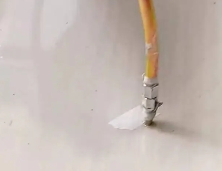 社旗瓷砖空鼓维修公司专业解答在瓷砖铺贴过程中，如果使用的砂料过粗（如全部使用了粗砂），可能会导致以下问题