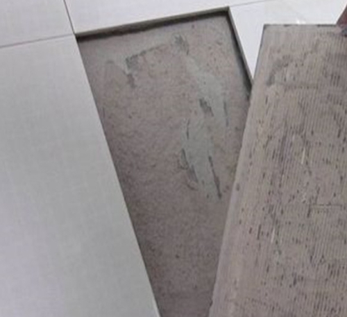 社旗瓷砖空鼓维修公司分享瓷砖铺贴时如果打浆（即涂抹在瓷砖背面和基层上的砂浆或瓷砖胶）过少，会带来以下问题